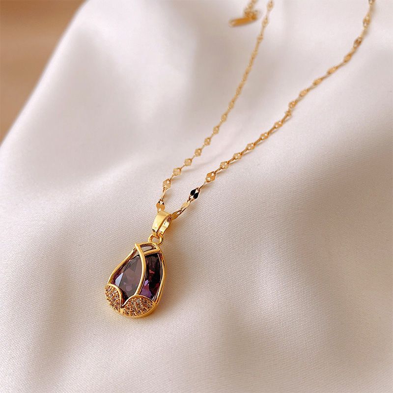 Tulip-Shaped Pendant Necklace for Women in Titanium Steel with Plated Finish, Minimalist Botanical Design, Delicate Clavicle Chain