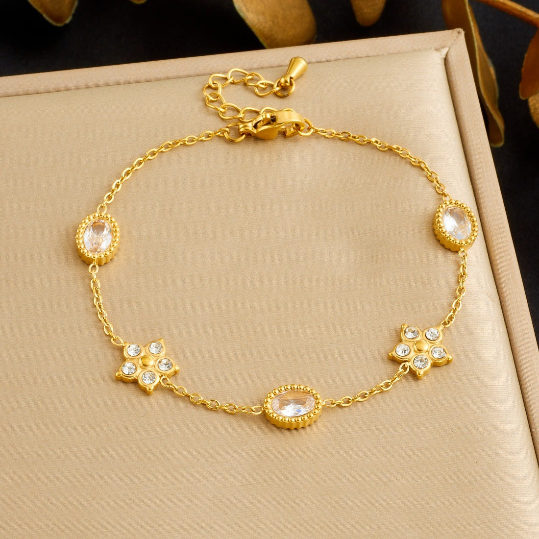 Minimalist Sweet Gold Plated Stainless Steel Rhinestone Floral Star Oval Bracelet