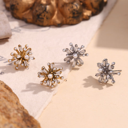 Pendientes de acero inoxidable florales de moda con perlas y detalles de circonita con baño de oro de 18 quilates para mujer