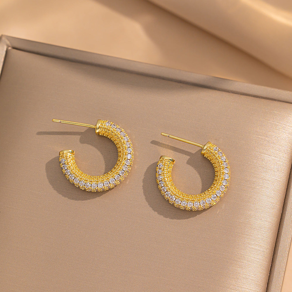 Orecchini a perno Saturno minimalisti color oro in ottone con zirconi per donna