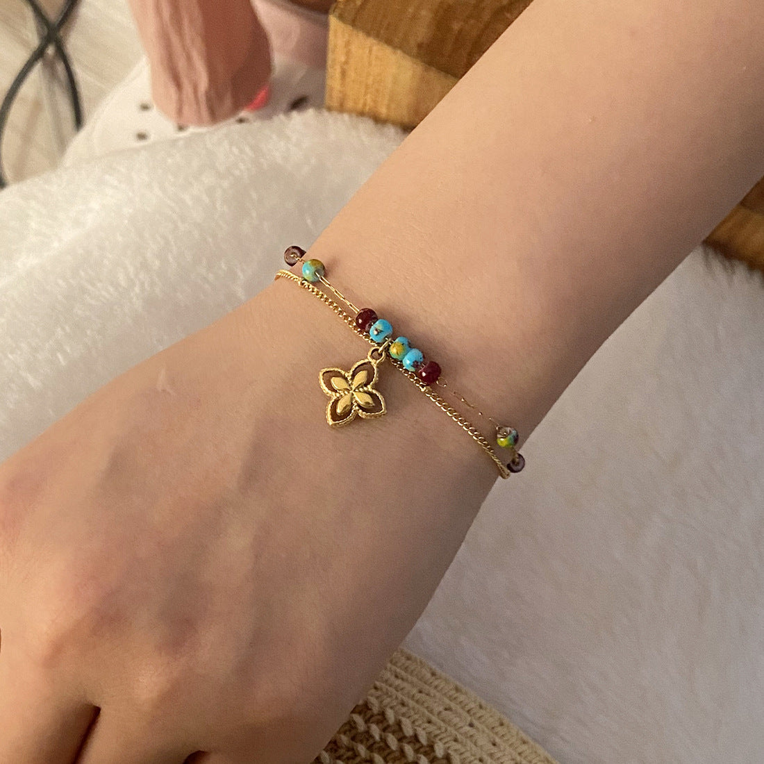 Bracciale da donna vintage in acciaio inossidabile placcato, a forma di cuore e con dettaglio a fiocco