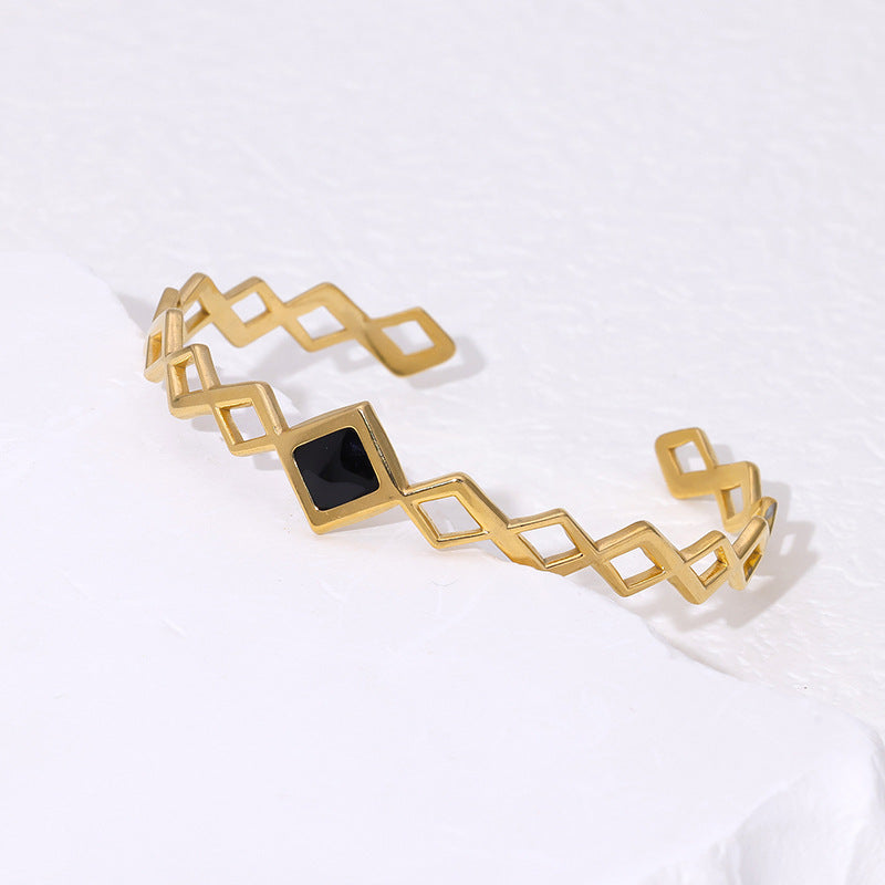 Bracciale da donna minimalista geometrico in acciaio al titanio con finitura placcata elegante e resistente allo sbiadimento in acciaio inossidabile