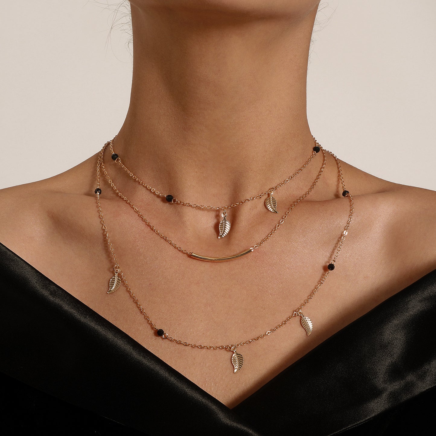 Minimalist Vintage Leaf Pendant Necklace for Women Alloy with Plating Finish Snake Chain Style