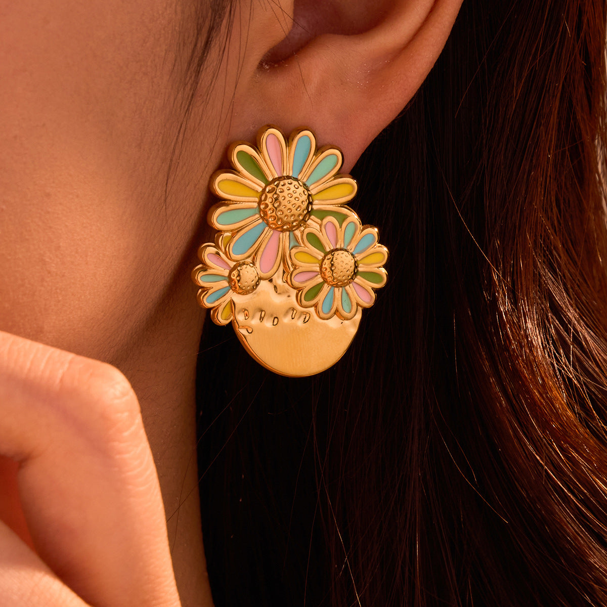 Fashionable Sunflower-Shaped Earrings in Titanium Steel with 18K Gold Plating for Women