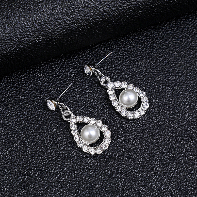 Elegante set collana e orecchini con perle e fiori per donna, pendente a forma di goccia con fiore in lega placcato oro