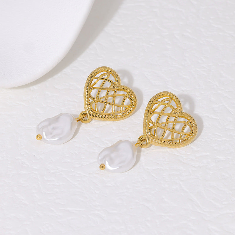 Orecchini a perno geometrici minimalisti in acciaio inossidabile placcati oro 18 carati, acciaio al titanio ipoallergenico, con accento a cuore, finitura elegante di lusso retrò