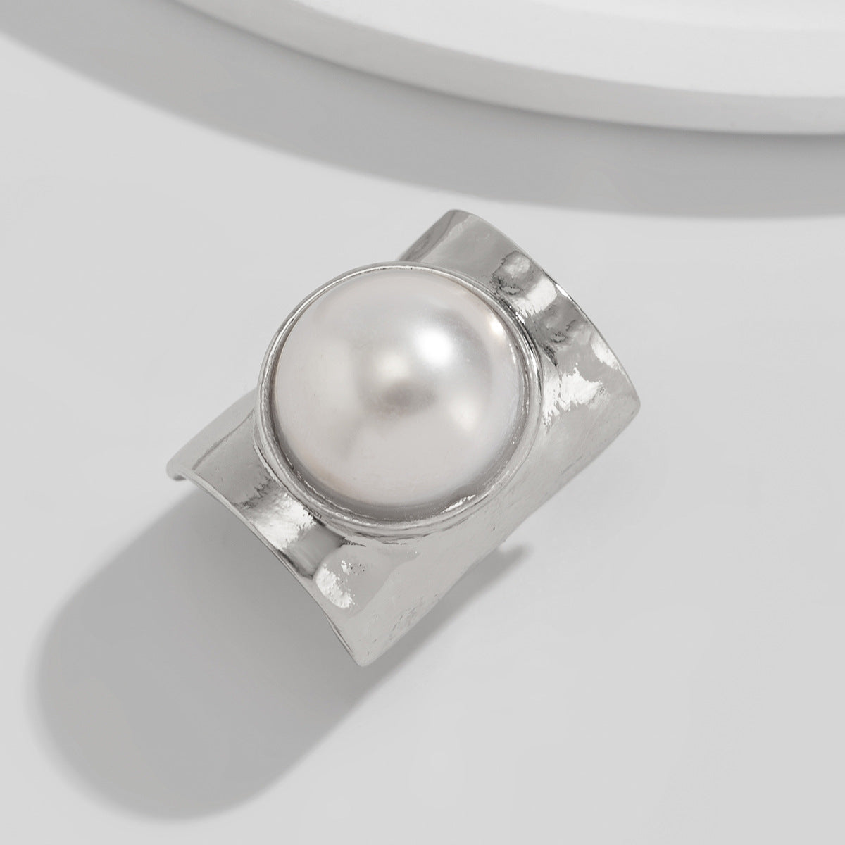 Exaggerated Geometric Alloy Plated Ring with Large Pearl Inlay for Women