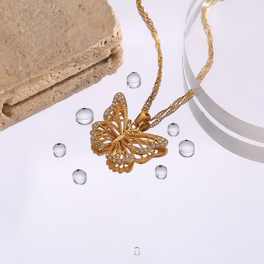 Collana con pendente a farfalla in stile minimalista da donna in acciaio inossidabile con zirconi e catena ondulata cava