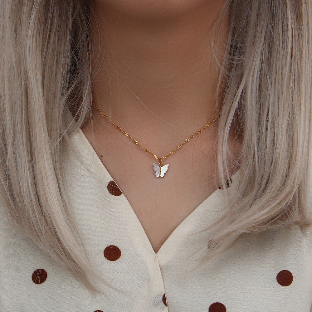 Collar con Colgante de Mariposa de Moda de Acero Inoxidable con Acabado Galvanizado para Mujer