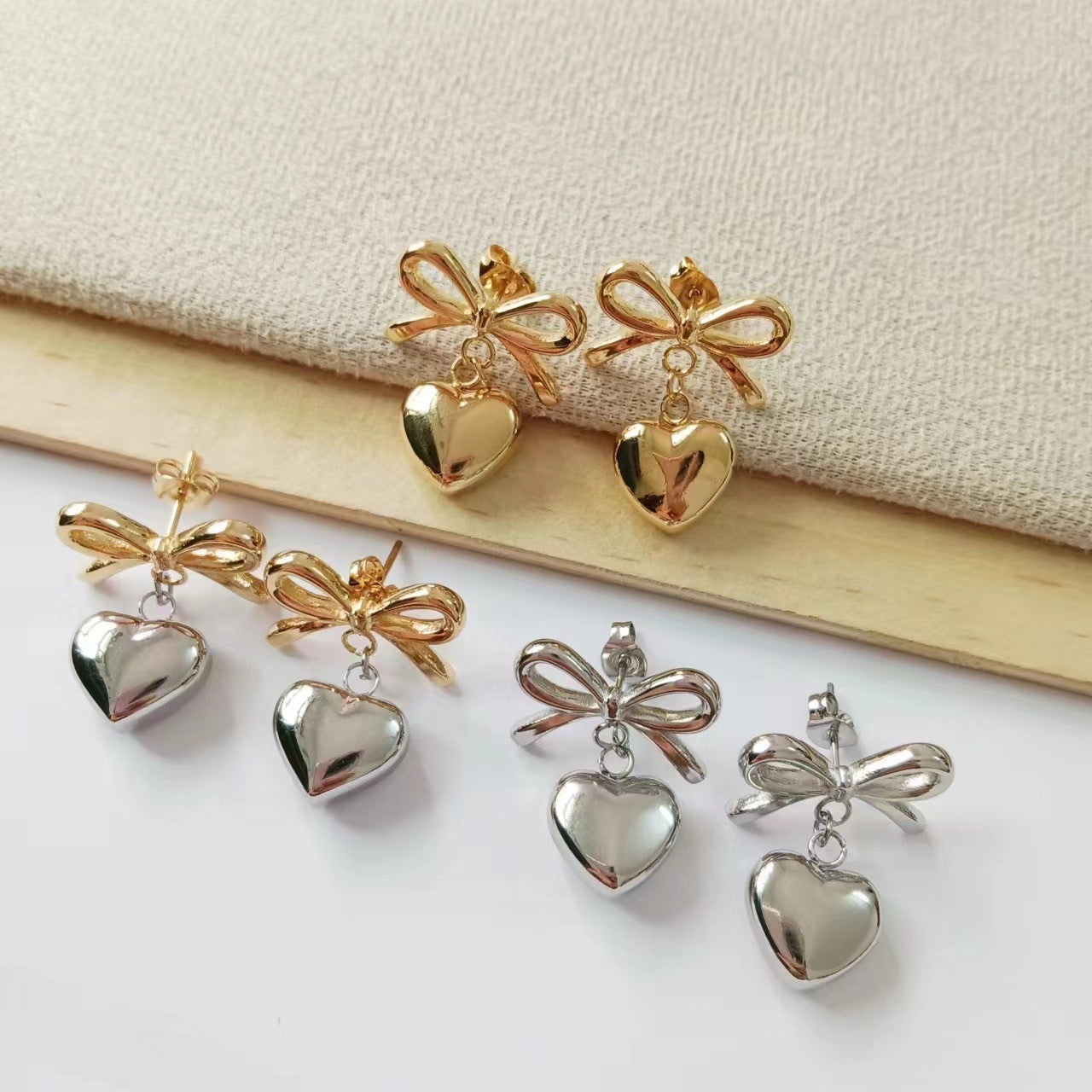 Pendientes Minimalistas de Acero Inoxidable con Forma de Lazo para Mujer con Acabado Chapado, Diseño Dulce y Atrevido