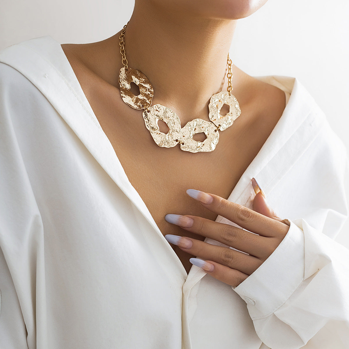 Catena per il corpo irregolare da donna in stile vintage con dettaglio intagliato e chiusura a moschettone