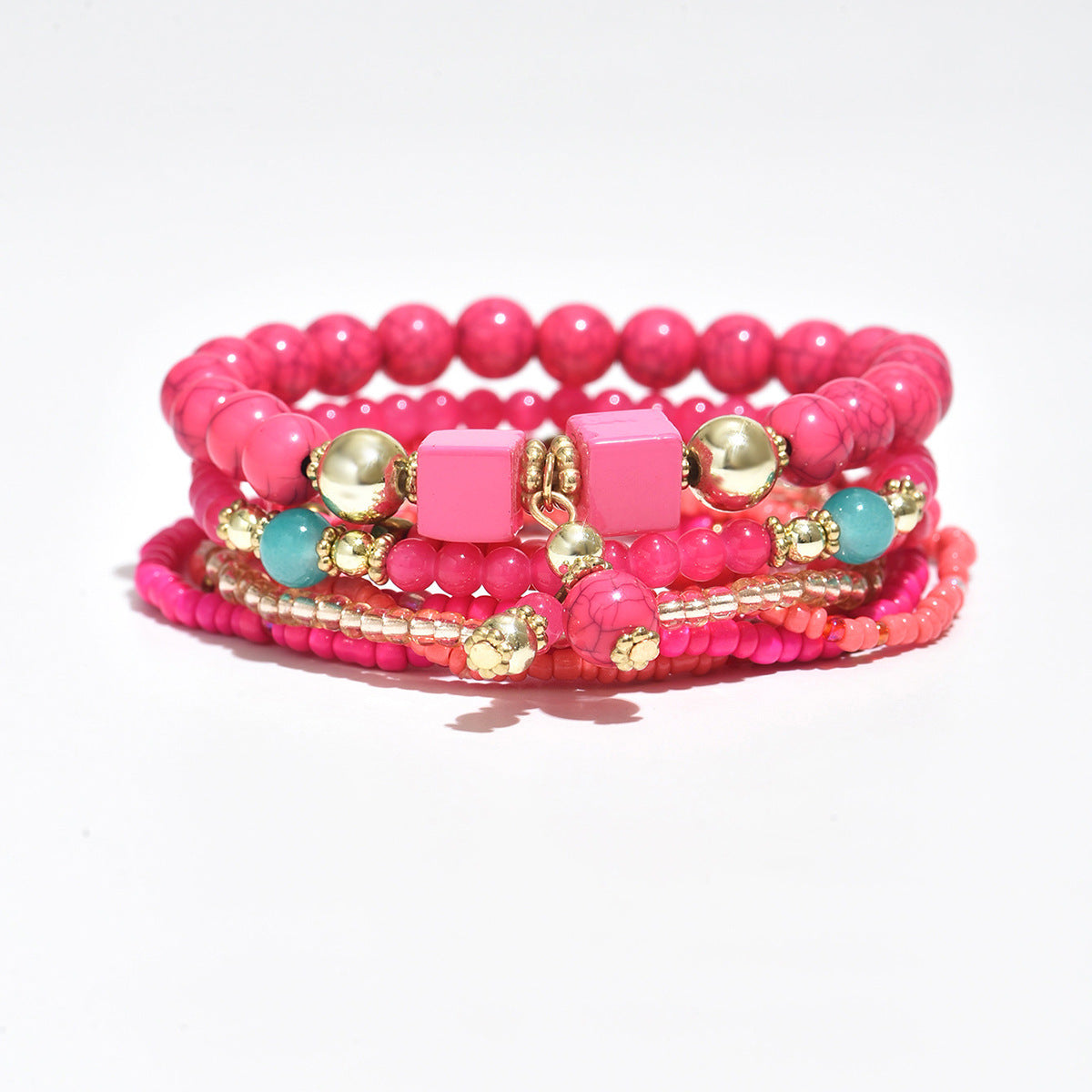 Pulsera de mujer estilo bohemio de múltiples capas con cuentas coloridas tejidas de acrílico en formas geométricas para uso casual a la moda