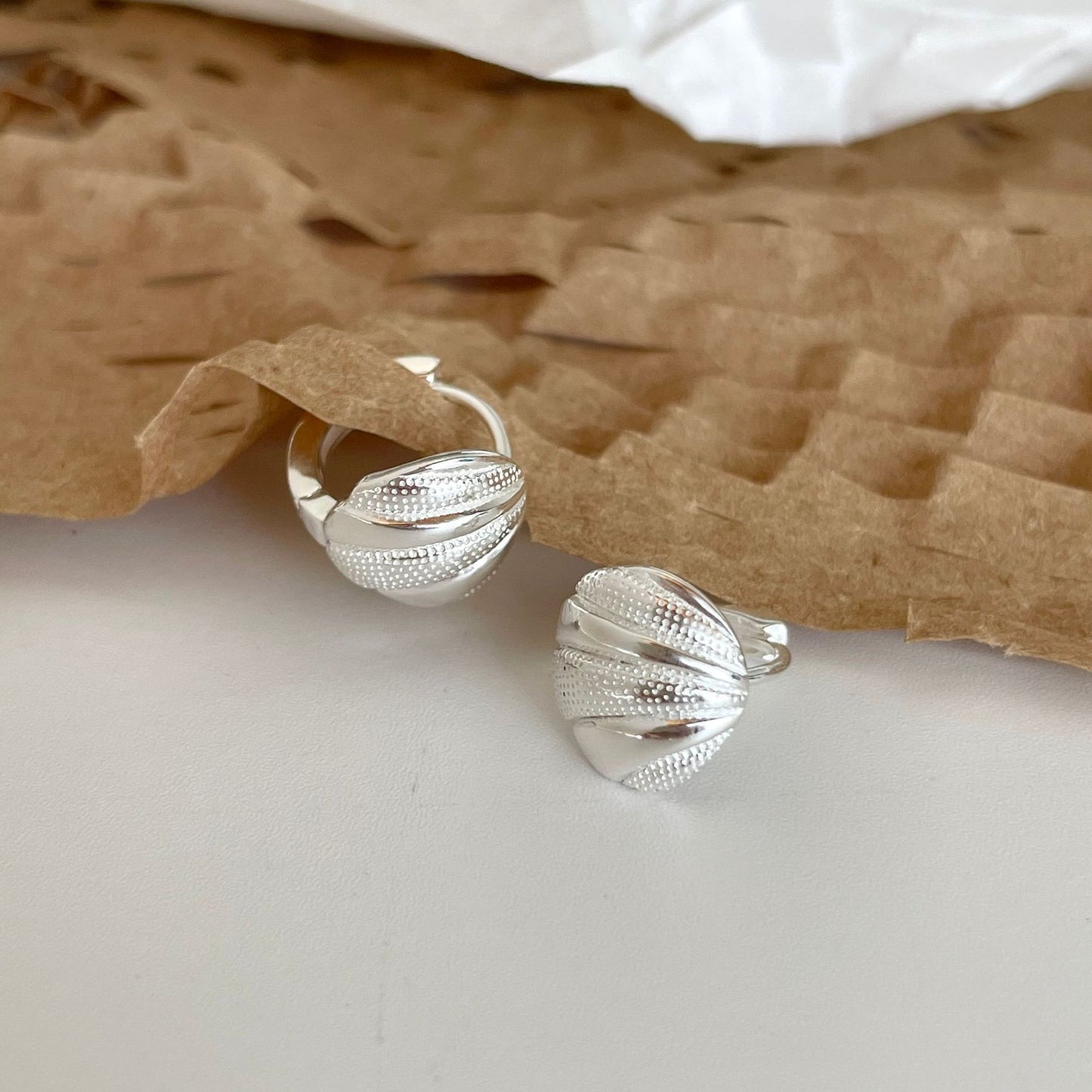 Pendientes Minimalistas Dulces de Plata de Ley 925 con Forma de Lágrima, Concha Geométrica e Incrustaciones de Perlas para Mujer