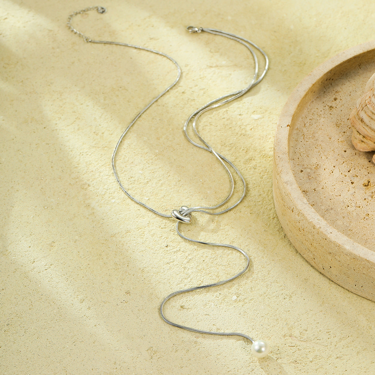 Collar Largo Ajustable Estilo OL a la Moda de Acero Inoxidable con Incrustaciones de Perlas y Baño de Oro para Mujer