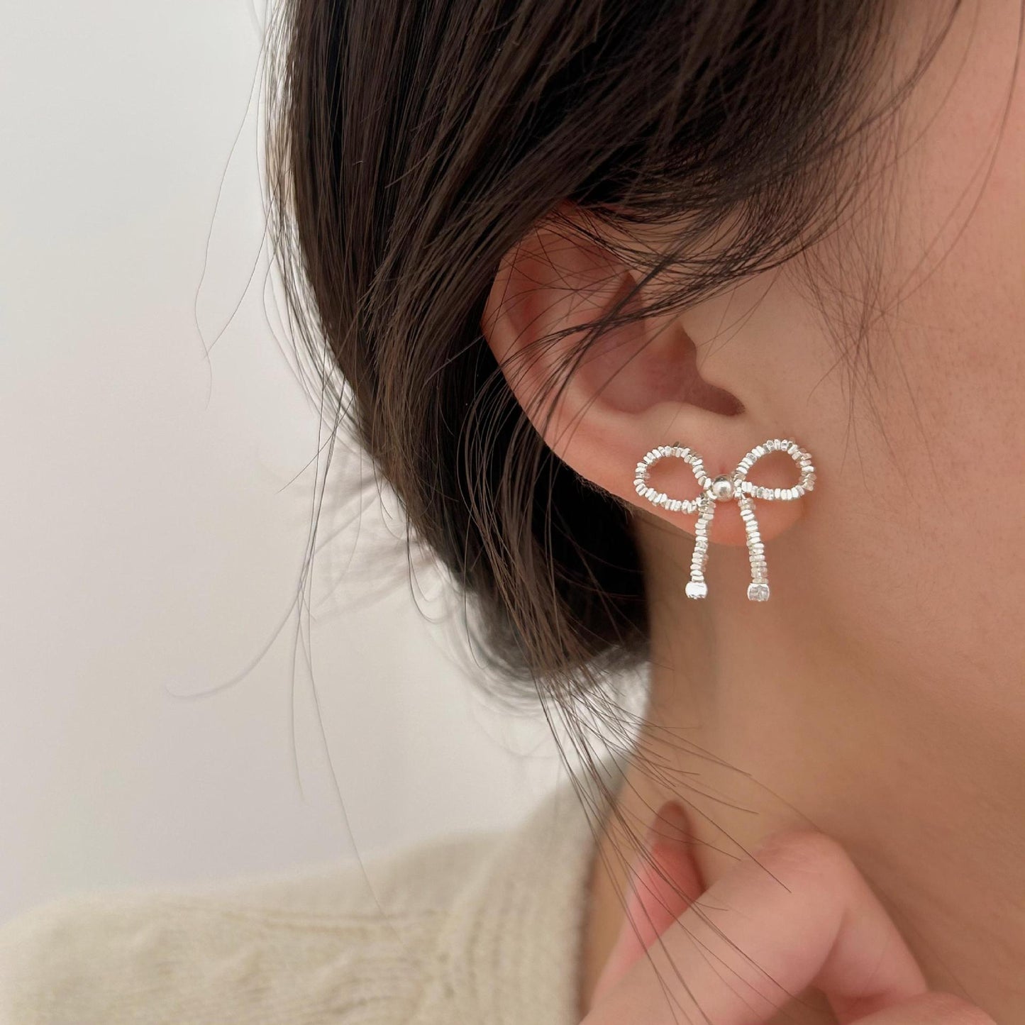 Orecchini a perno con fiocco placcati in argento sterling 925, stile minimalista e dolce