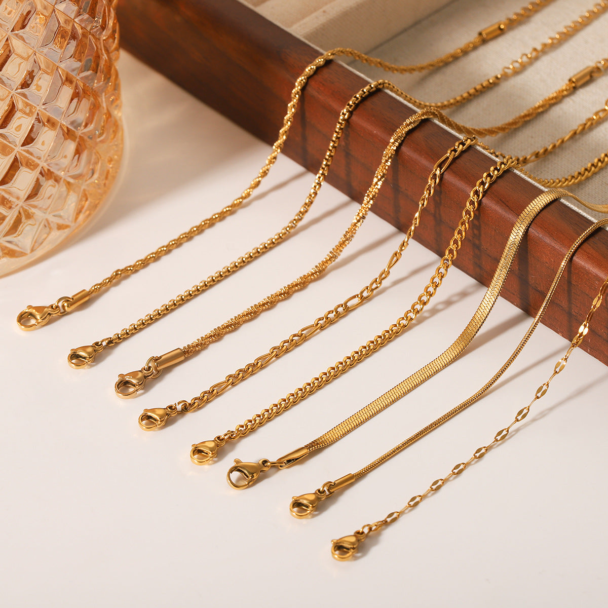 Bracciale in acciaio inossidabile geometrico stile INS con catena a corda ritorta, catena a lama, catena Figaro e catena Snake placcate in oro 18 carati