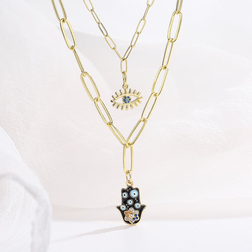 Collana con ciondolo minimalista a mano e occhio per donna in rame con finitura smaltata e intarsi in strass su catena placcata oro 18 carati