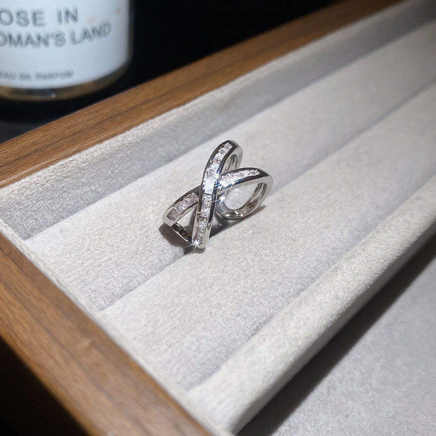 Orecchini a perno geometrici minimalisti con perla e accenti di zirconi, per donna, orecchino a clip, gioielli alla moda