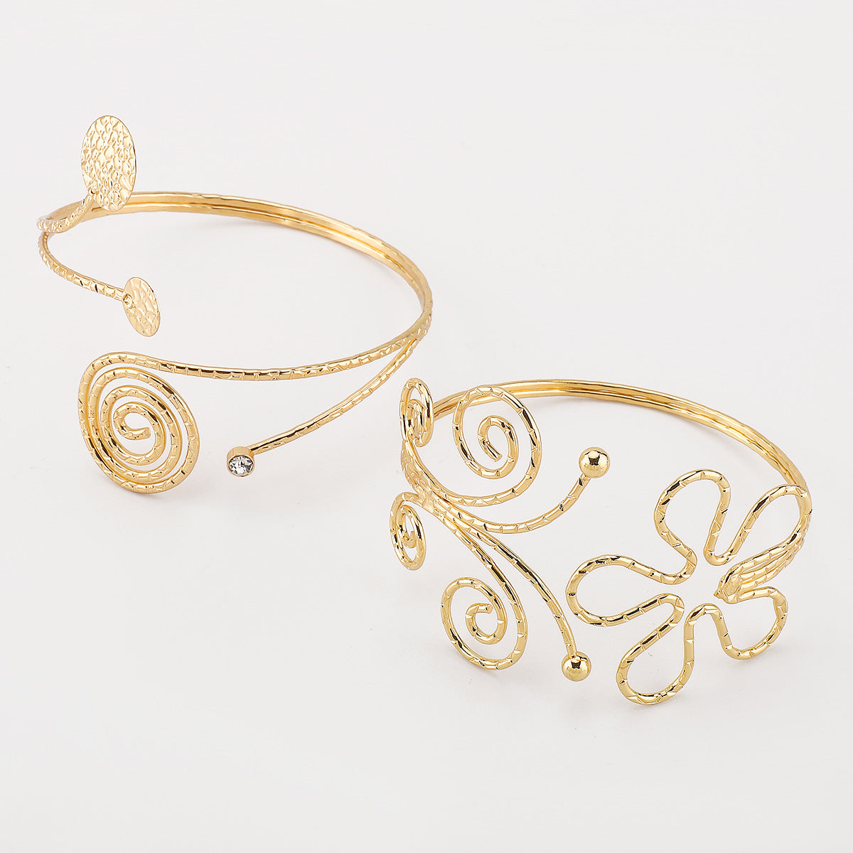 Bracciale a Polsino in Metallo Cavo a Forma di Farfalla Vintage con Strass Intarsiati per Fotografia, Viaggi, Stile