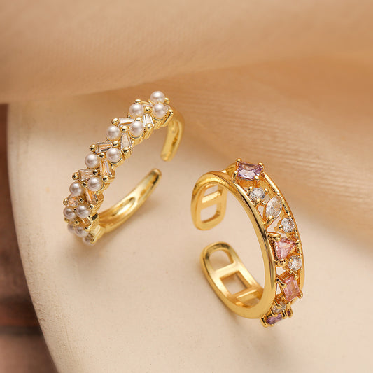 Anillo Abierto Geométrico Minimalista para Mujer de Latón con Baño de Oro de 18K, Incrustaciones de Circonita y Perla