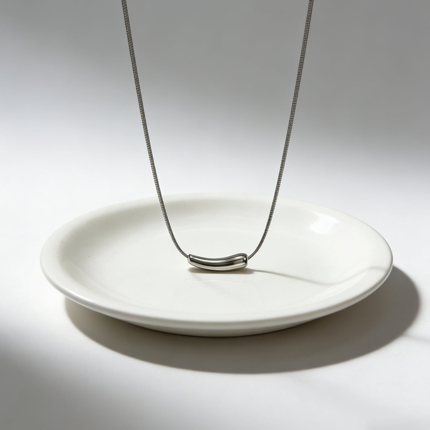 Collana con Ciondolo a Melanzana Minimalista Elegante Geometrico in Acciaio Inossidabile Placcato Oro con Catenina per Donna