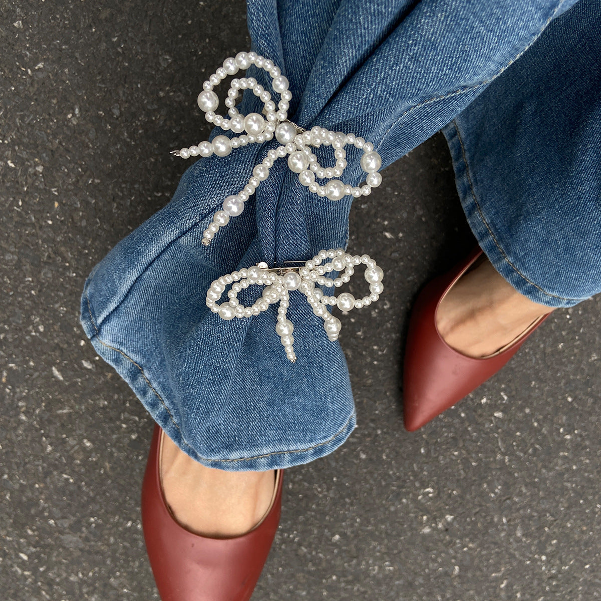 Elegante cavigliera a forma di fiocco da donna in resina con finitura simile a perla