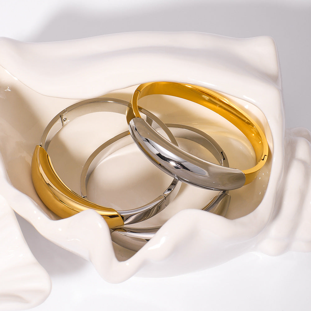 Bracciale da donna minimalista geometrico in acciaio al titanio placcato oro 18K