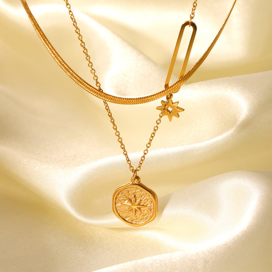 Collana con Pendente a Stella a Otto Punte Geometrica Minimalista in Acciaio Inossidabile con Finitura Placcata su Catenina Blade da Donna