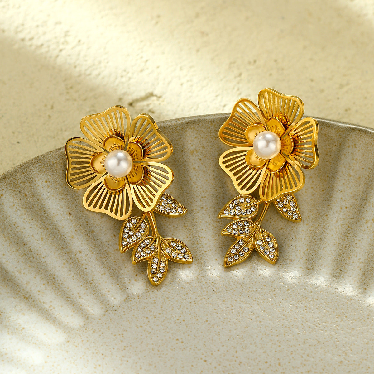 Pendientes colgantes de hoja y flor de acero inoxidable chapado en oro de 18 quilates, estilo francés vintage, para mujer
