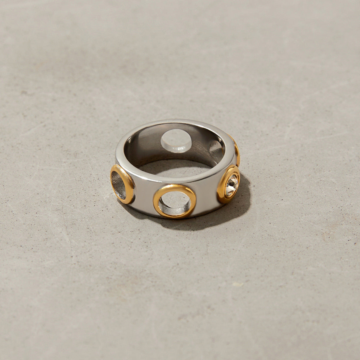 Punk Minimalist Geometric Round Cubic Zirconia Inlay Plated Stainless Steel Ring for Women