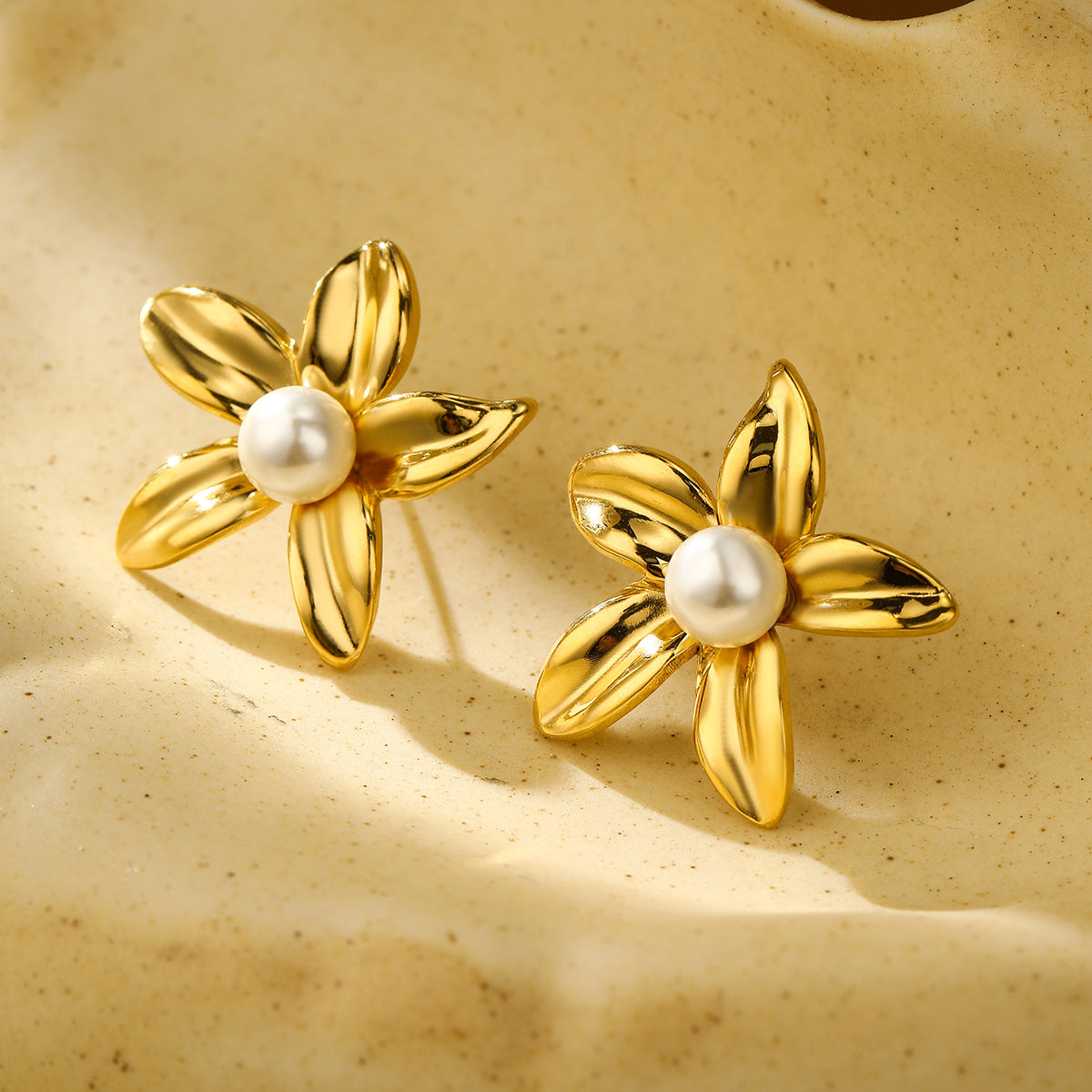 Fashionable Floral Pearl-Inlaid Titanium Steel Earrings with 18K Gold Plating for Women