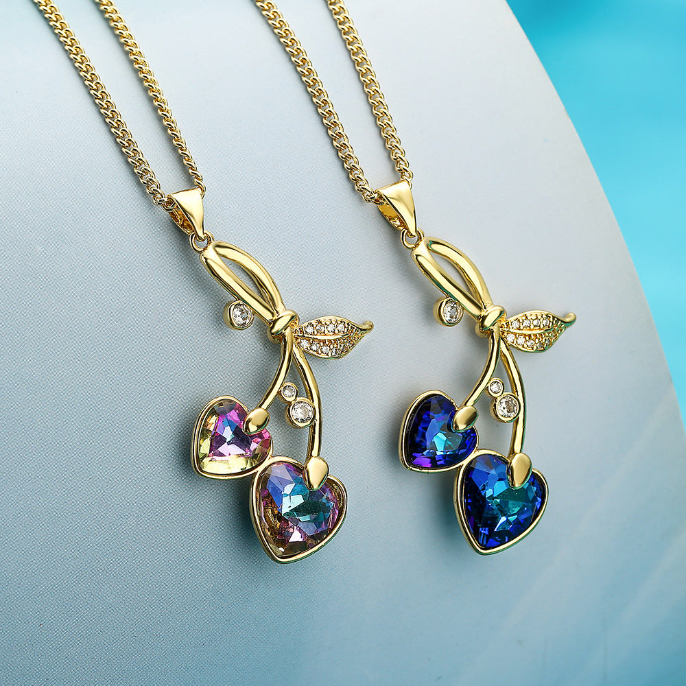 Collana con Pendente a Forma di Ciliegia da Donna in Rame Placcato Oro Vero con Intarsio di Zirconi, Catena a Medaglione Fresca e Minimalista