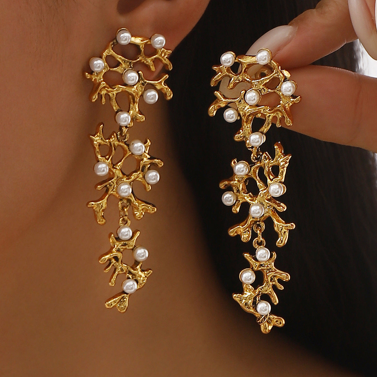 Vintage-Inspired Geometric Leaf-Shaped Alloy Earrings with Imitation Pearl Inlay for Women
