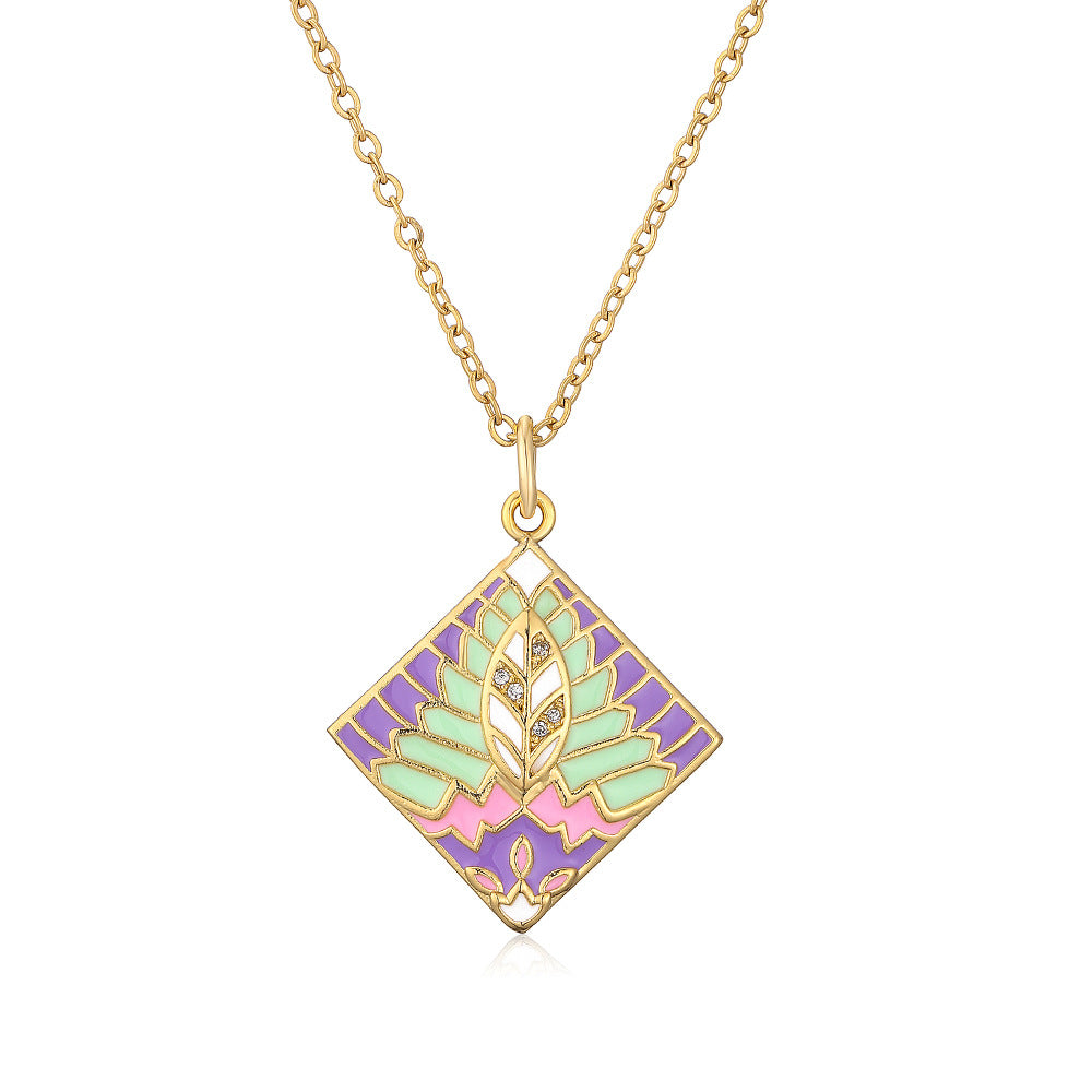 Collana con ciondolo geometrico bohémien da donna con base in rame placcata in oro vero e zirconi micro-incastonati