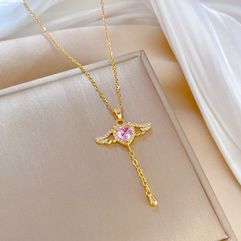Collana con Pendente ad Ala Geometrico Minimalista con Intarsio di Strass su Catena in Acciaio al Titanio per Donna e Uomo