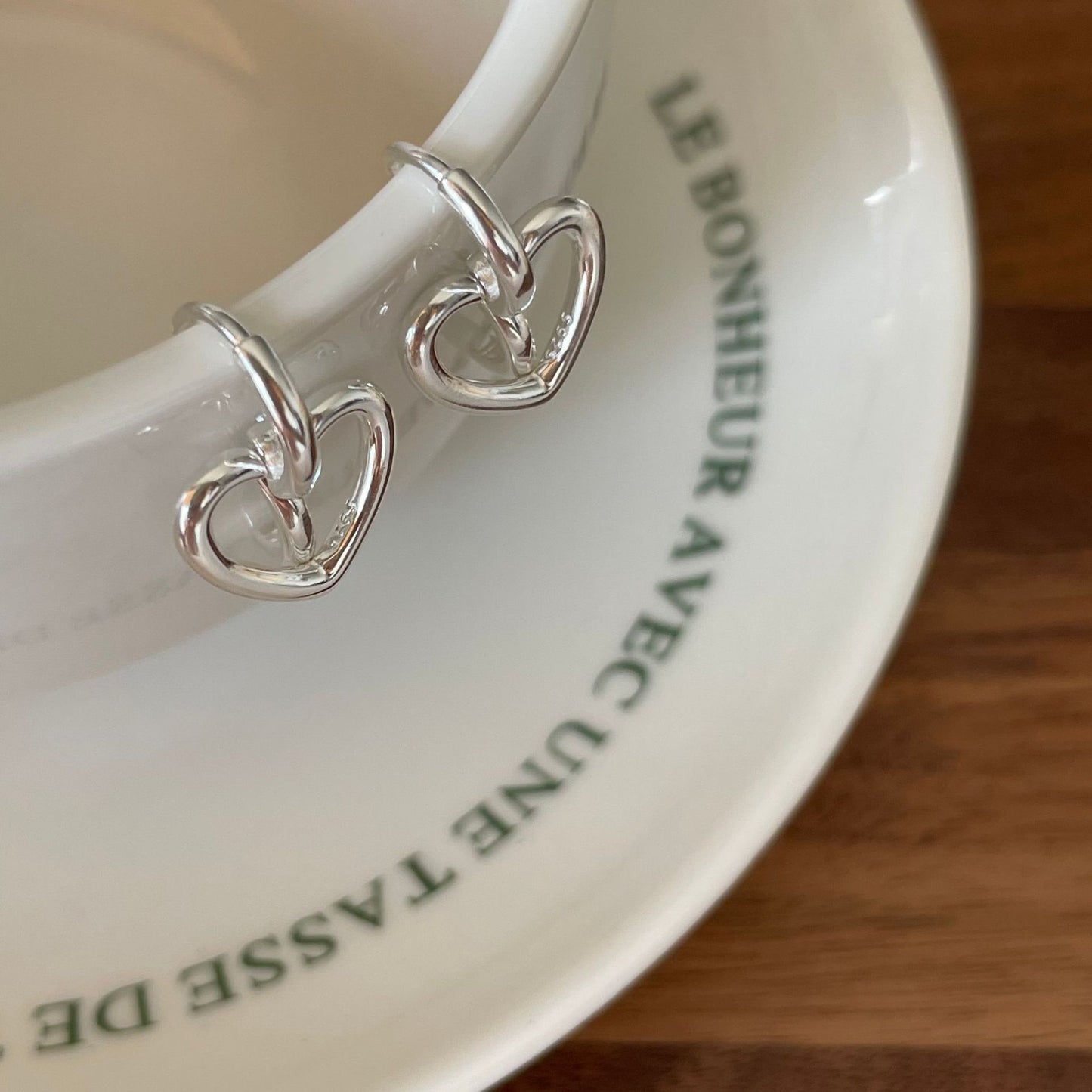 Orecchini a perno da donna in argento sterling 925 a forma di cuore, stile minimalista con finitura artigianale