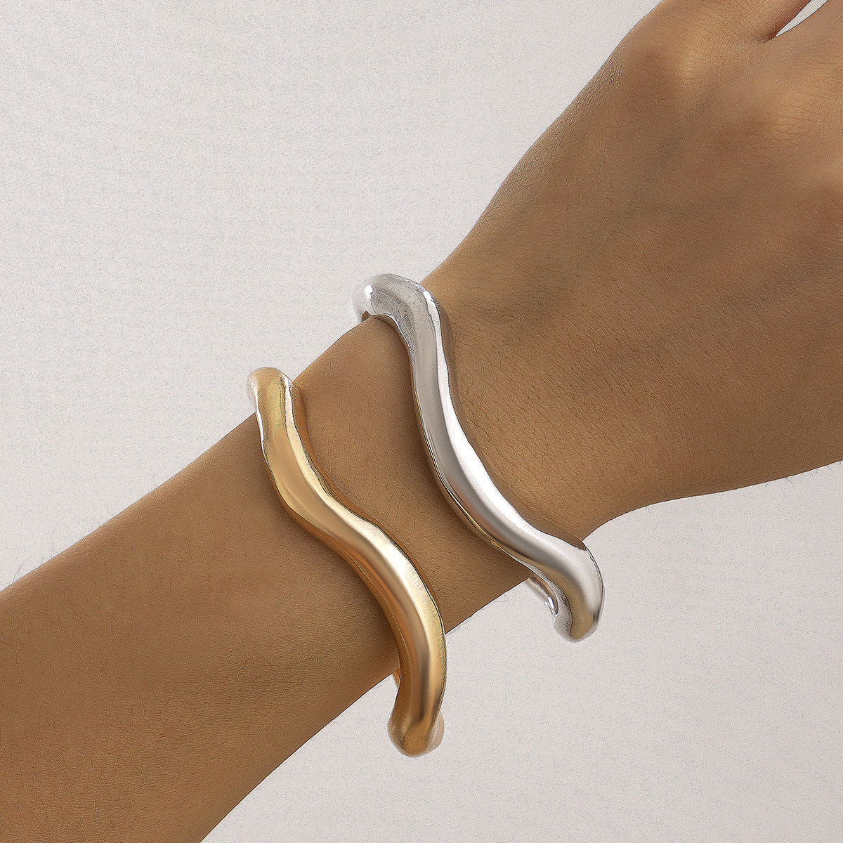 Irregular Textured Wrinkled Lava-Style Alloy Bracelet for Women with Electroplated Finish