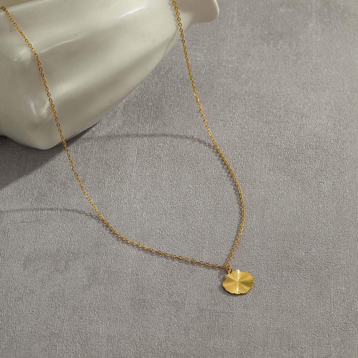 Collana alla moda in acciaio inossidabile a forma di cuore con placcatura in oro da donna, catena clavicola ipoallergenica