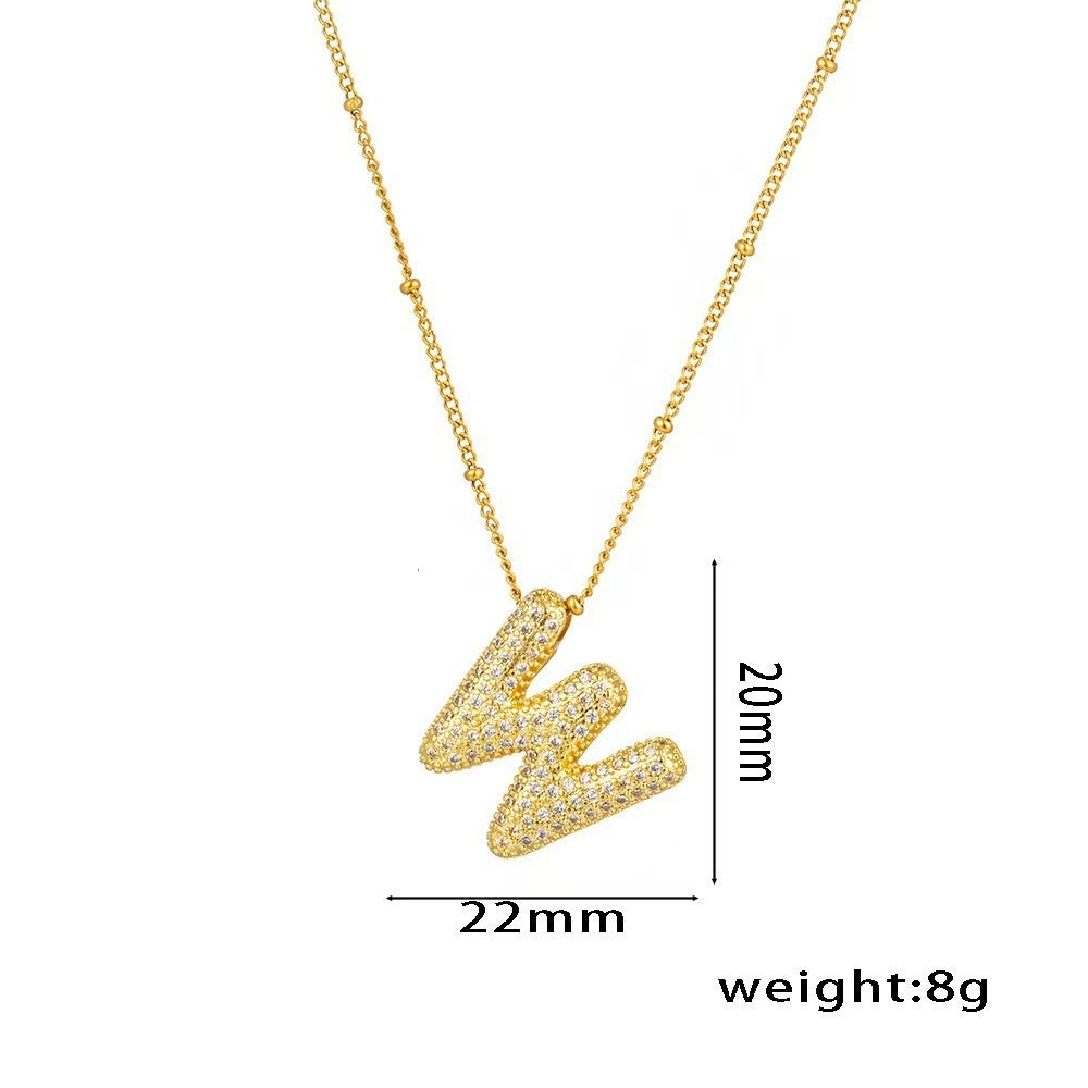 Collana da Donna con Ciondolo a Lettera, Design Geometrico Minimalista, in Ottone Placcato Oro con Zirconi Micro-Pavé