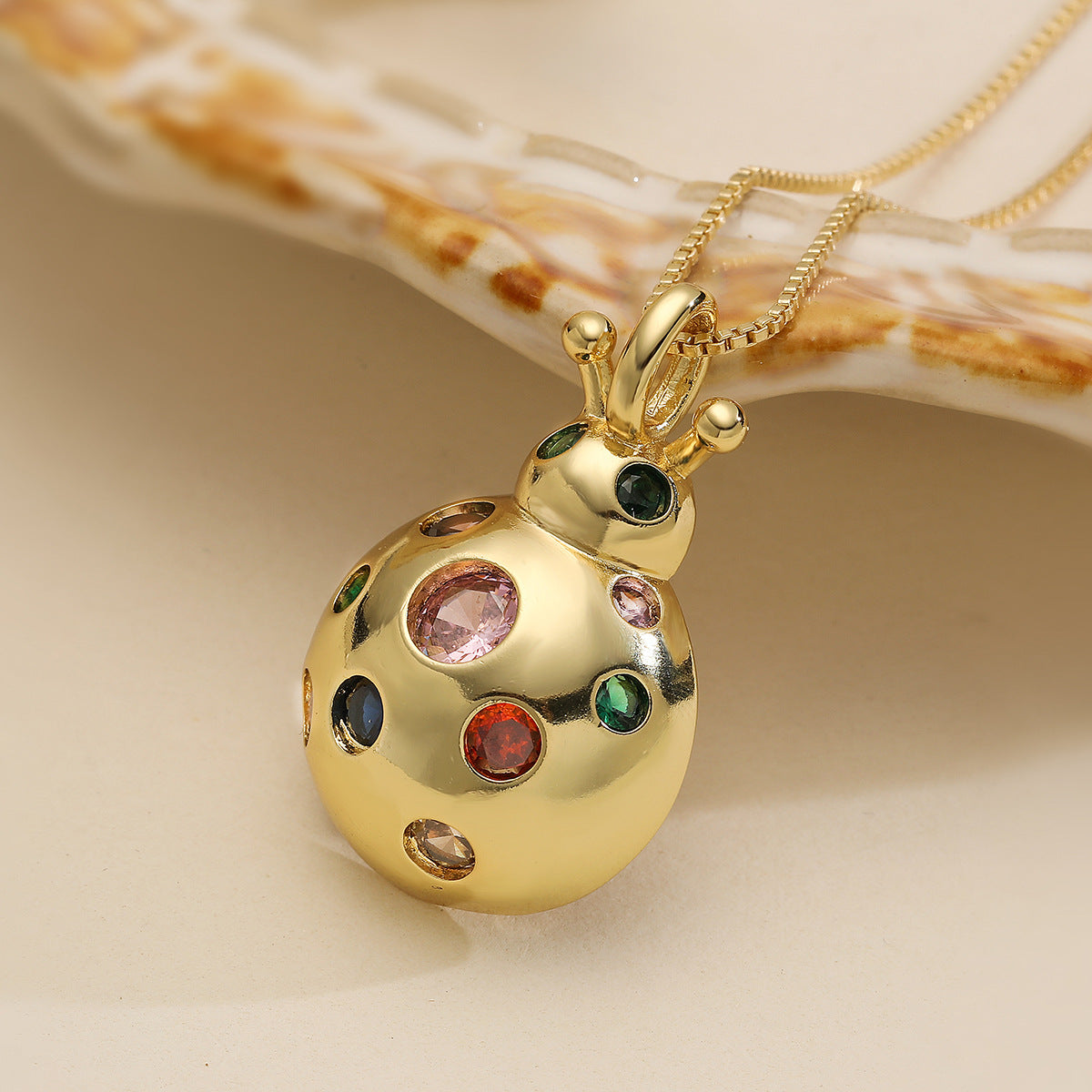 Minimalist Ladybug-Shaped Pendant Necklace for Women with Copper Base and 18K Gold Plating, Zircon Inlay, Delicate Clavicle Chain