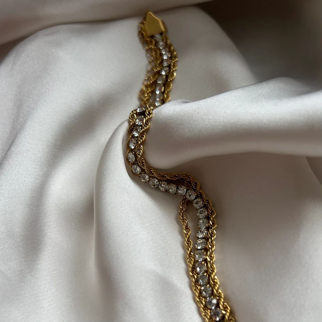 Bracciale da donna a catena con zirconi in acciaio al titanio placcato oro 18 carati, stile minimalista di lusso leggero