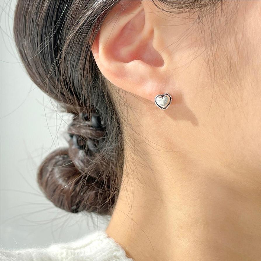 Minimalist Heart-Shaped 925 Sterling Silver Stud Earrings with Twisted Wire Design for Women