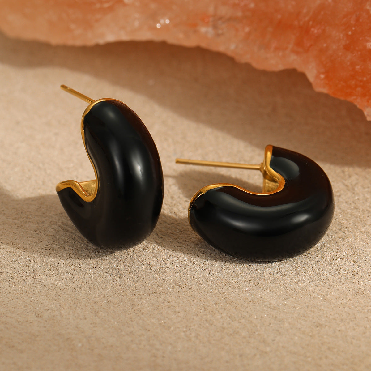 Pendientes minimalistas de acero inoxidable geométricos en forma de U con acabado chapado para mujer