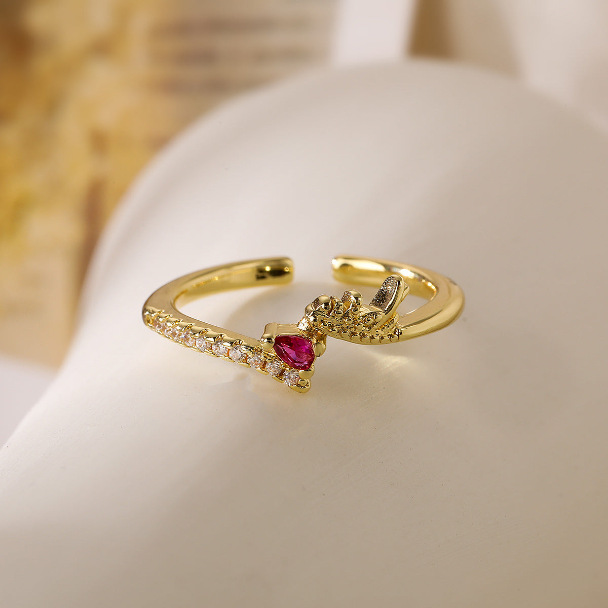 Minimalist Geometric Open Ring for Women with Gold Plating and Zircon Inlay in Copper Base