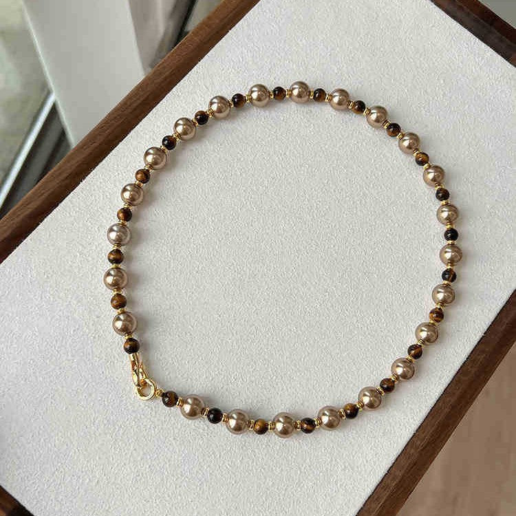 Collana pendente geometrica retrò con perle, charm in lega placcata oro e accenti di perle tonde da donna