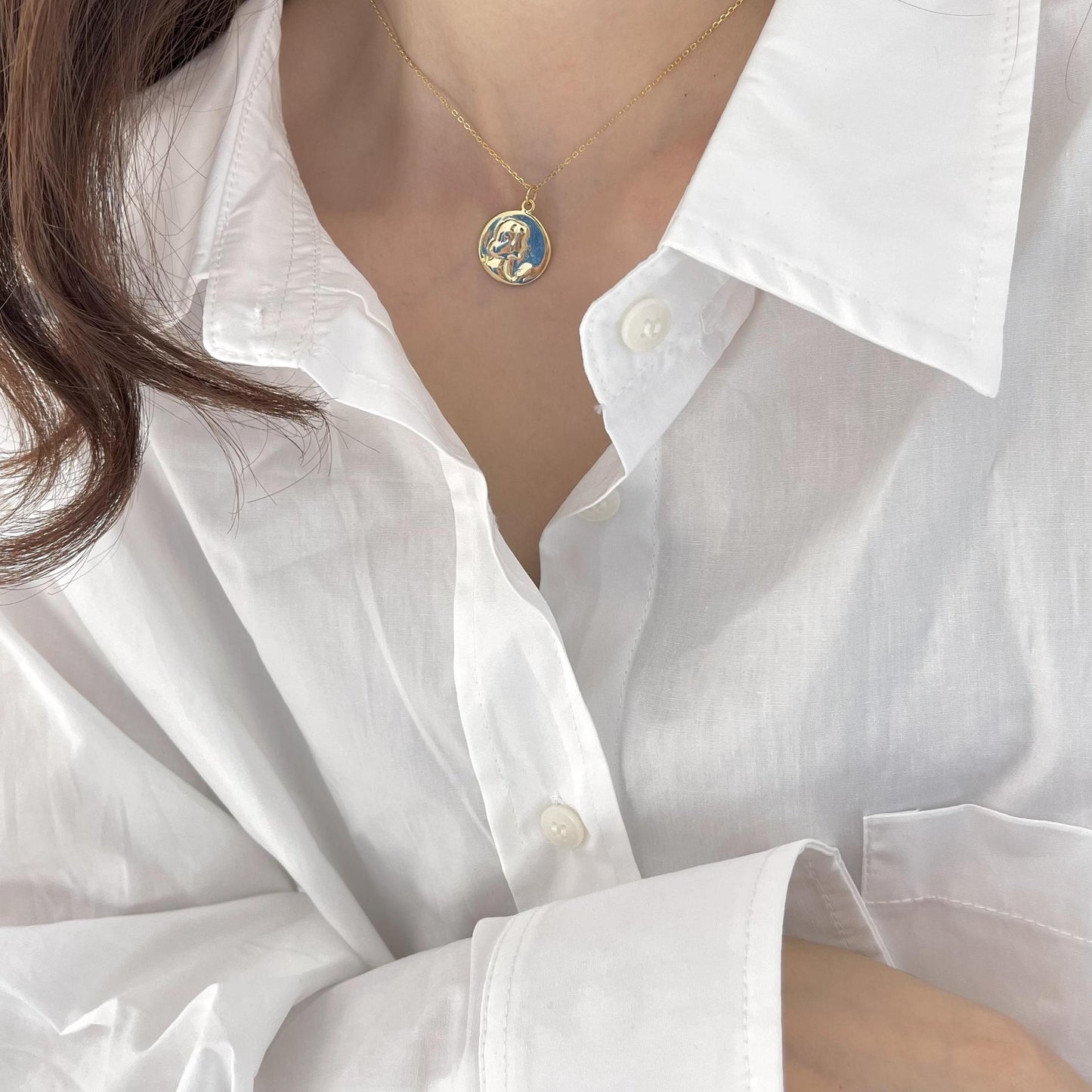 Collana a Moneta Minimalista Geometrica Angelo in Argento Sterling 925 con Finitura Placcata Oro