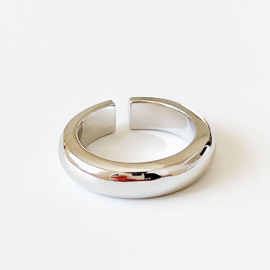 Anillo minimalista de plata de ley 925 pulida con forma geométrica redonda para mujer