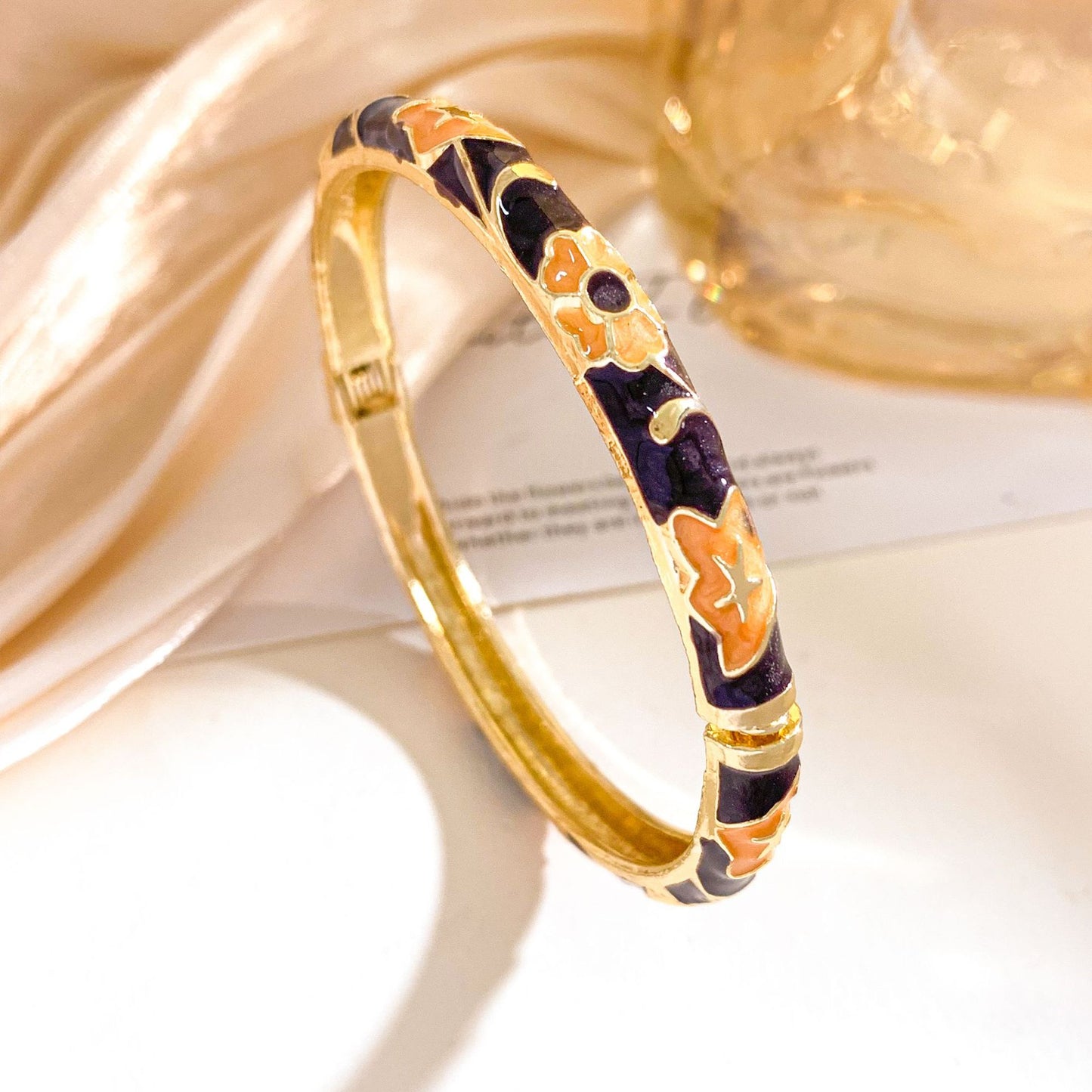 Vintage Elegant Floral Enamel Drip Oil Rhinestone Inlaid Alloy Bangle Bracelet for Women