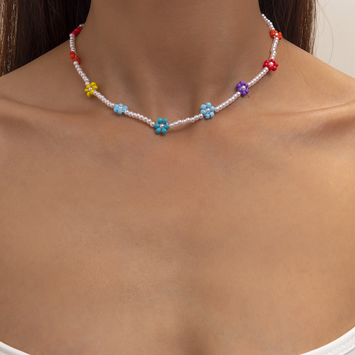 Collar trenzado de margaritas fresco, dulce y atrevido para mujer con detalles de perlas de imitación en cadena de cuentas
