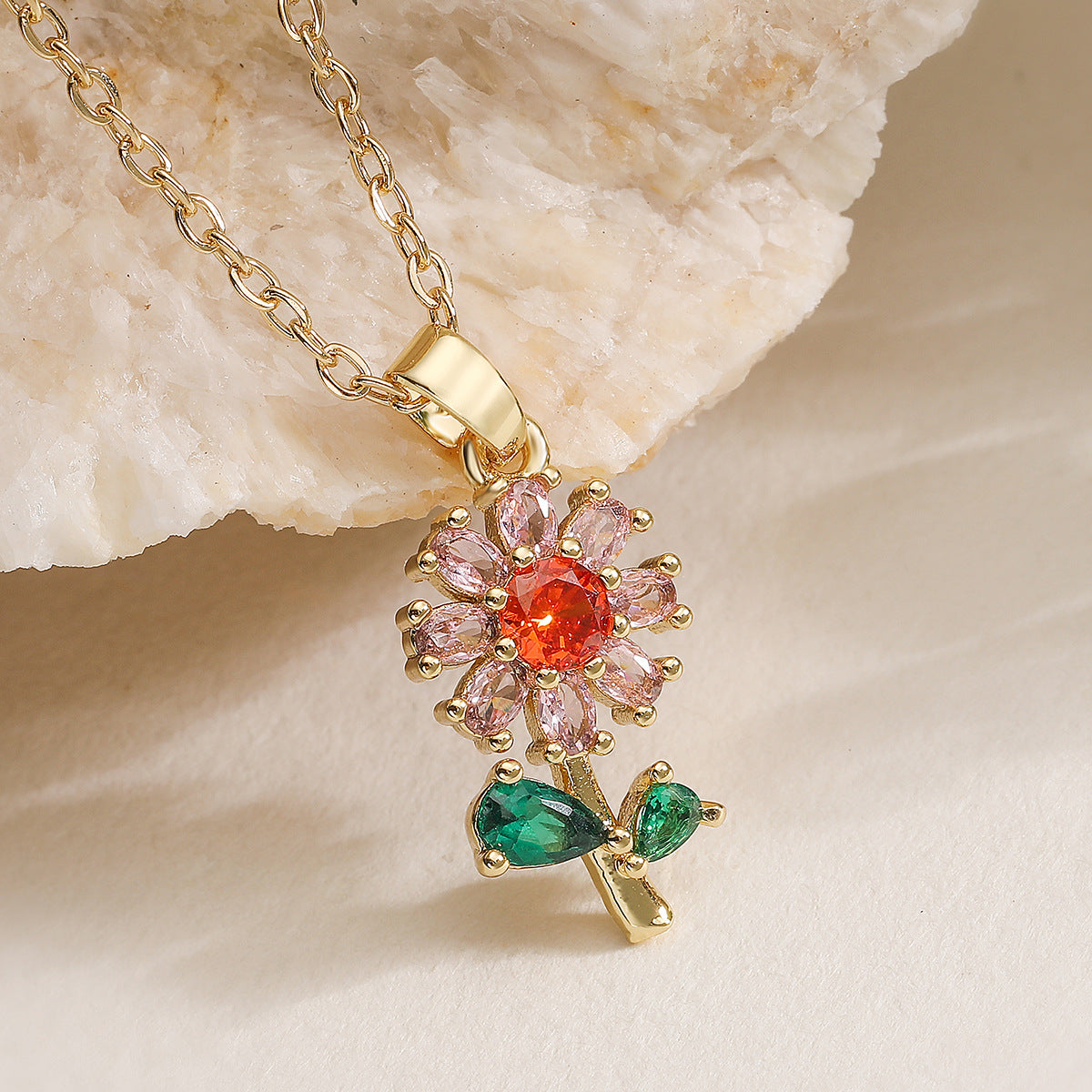 Minimalist 18K Gold Plated Brass Floral Geometric Cubic Zirconia Pendant Necklace